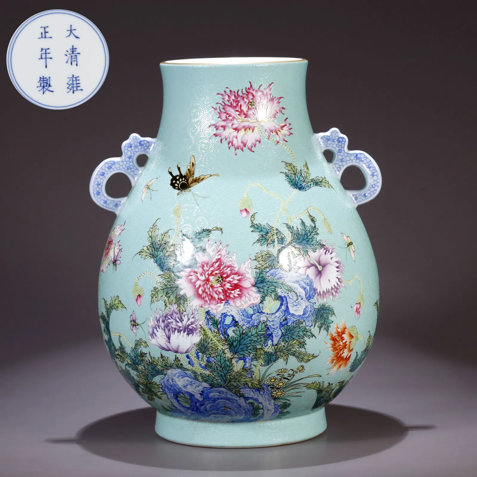 A TURQUOISE-GREEN GLAZED DOUBLE-HANDLED ZUN WITH FLORAL DISH PATTERN