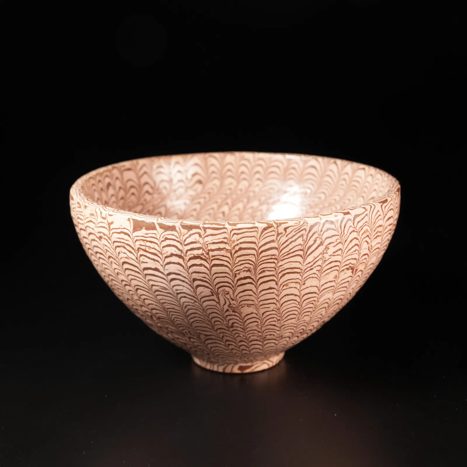 A TWISTED-BODY BOWL
