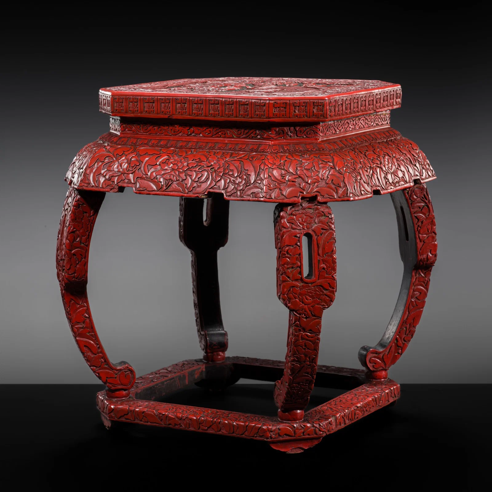 A TWO-COLOR CINNABAR LACQUER INCENSE STAND, QING DYNASTY