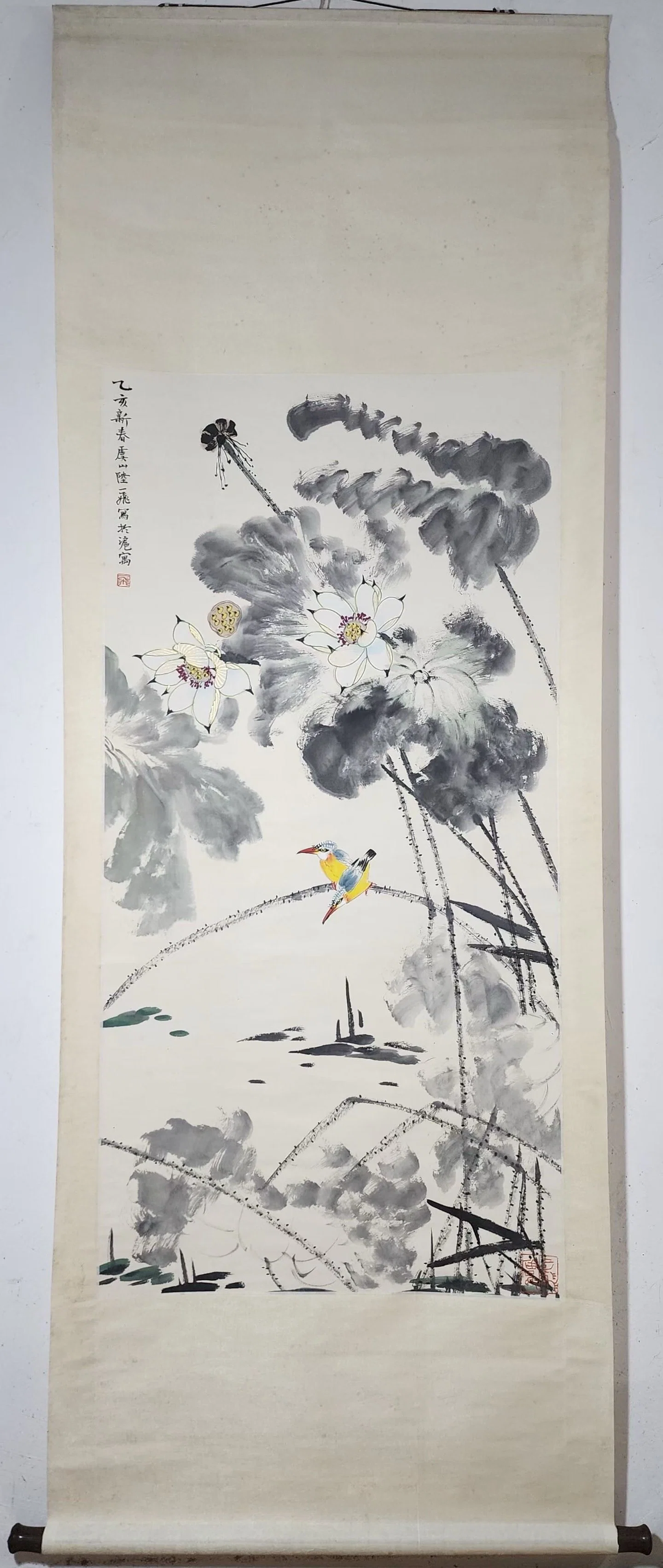 A vertical axis of Lu Yifei's lotus flower and bird picture
