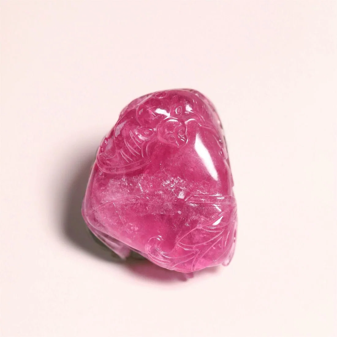 A watermelon two-color tourmaline carved Fushou pendant from the Qing Dynasty