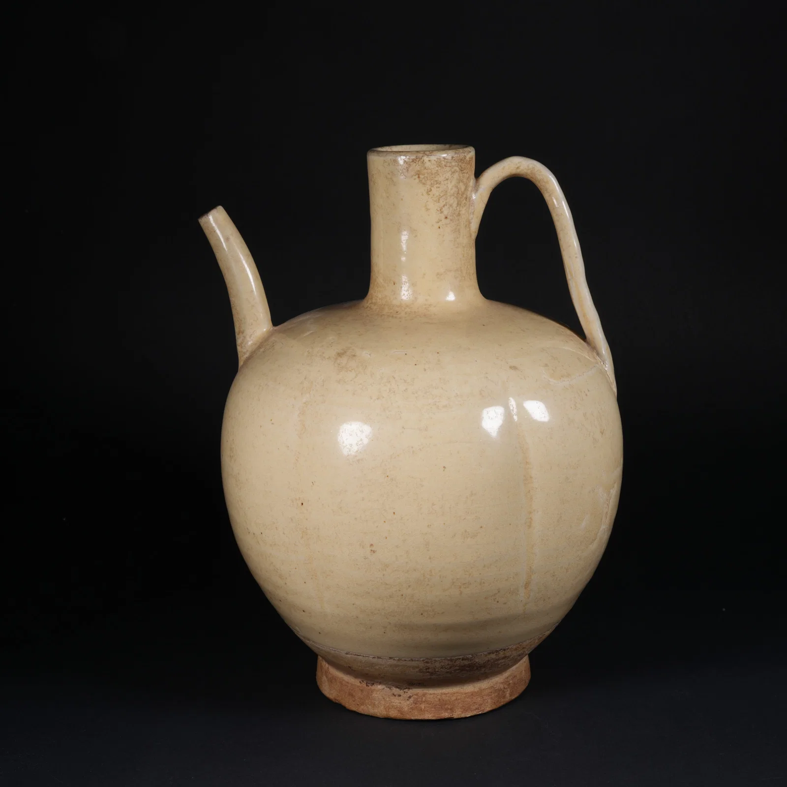 A WHITE-GLAZED EWER