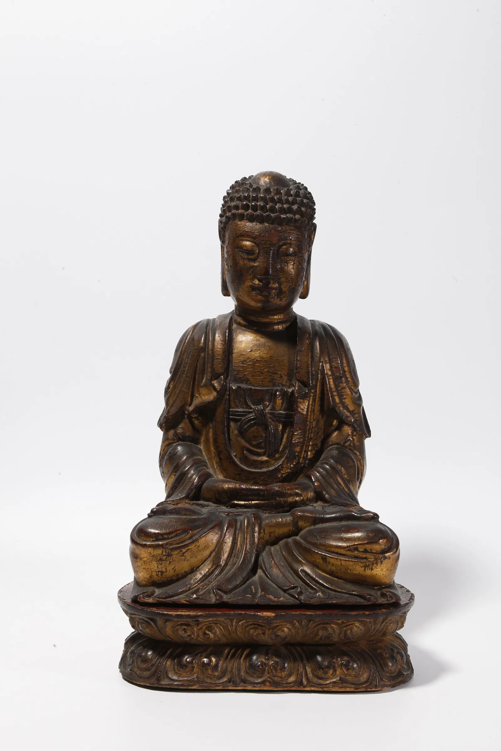 A WOOD LACQUERED AND GILT STATUE OF VAIROCANA BUDDHA