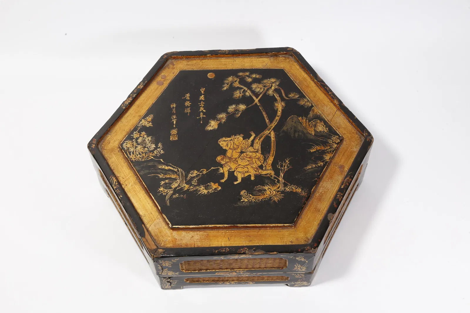 A WOOD WITH LACQUER AND GILDED COVERED BOX WITH FIGURES AND STORIES MOTIF