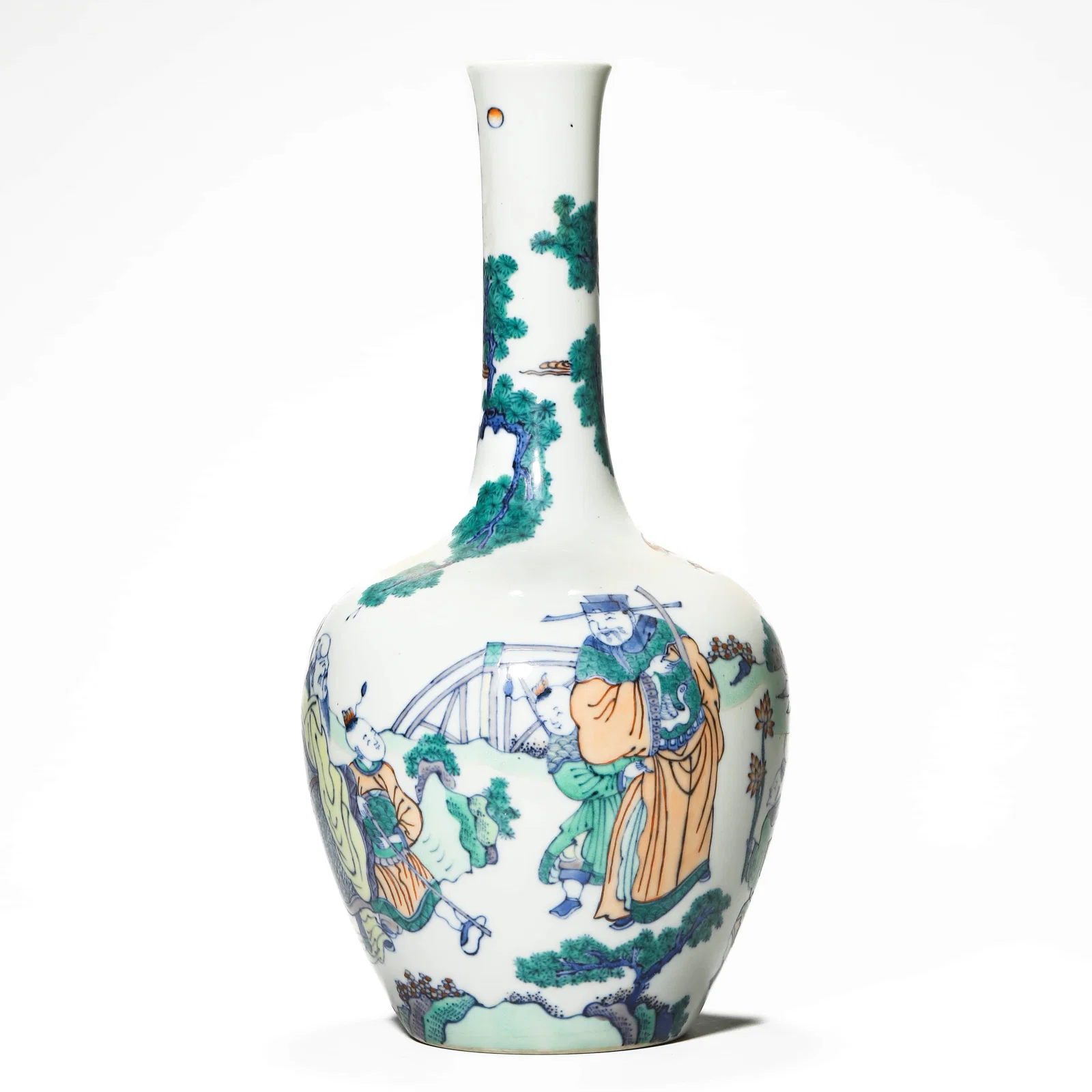 A WUCAI FIGURAL BOTTLE, MARKED “YI YOU DING YU YA ZHI.