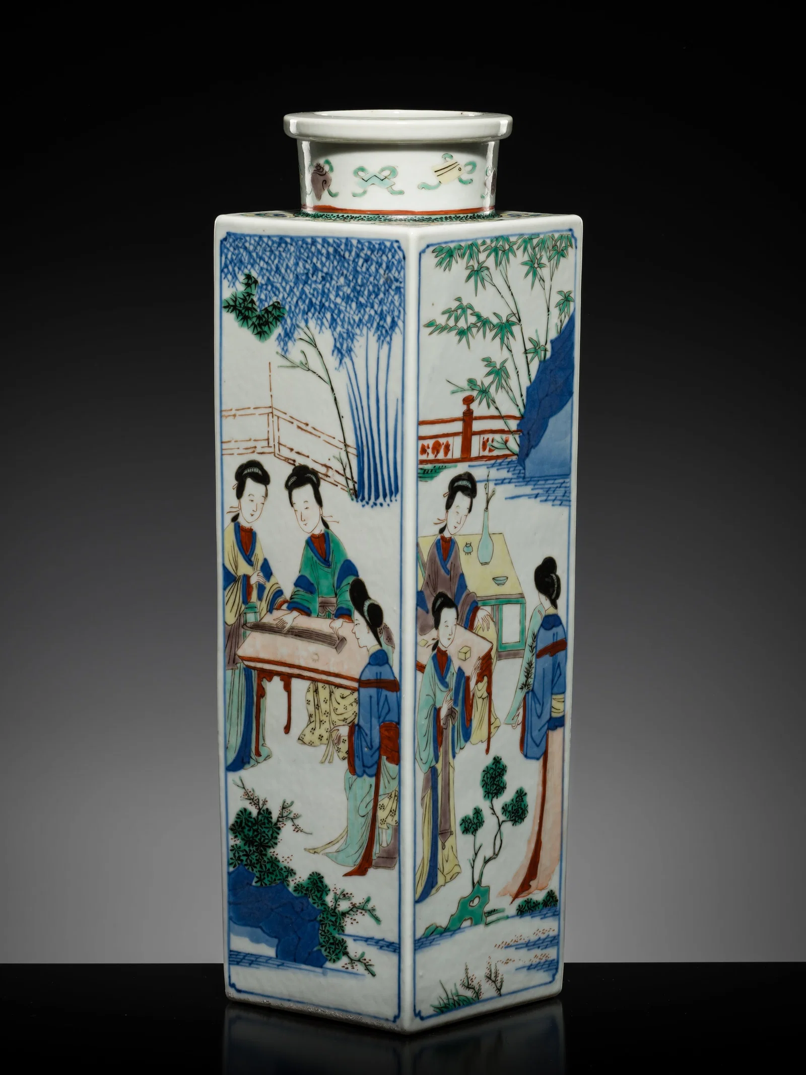 A WUCAI 'LADIES IN THE PALACE GARDEN' SQUARE VASE, 17TH CENTURY