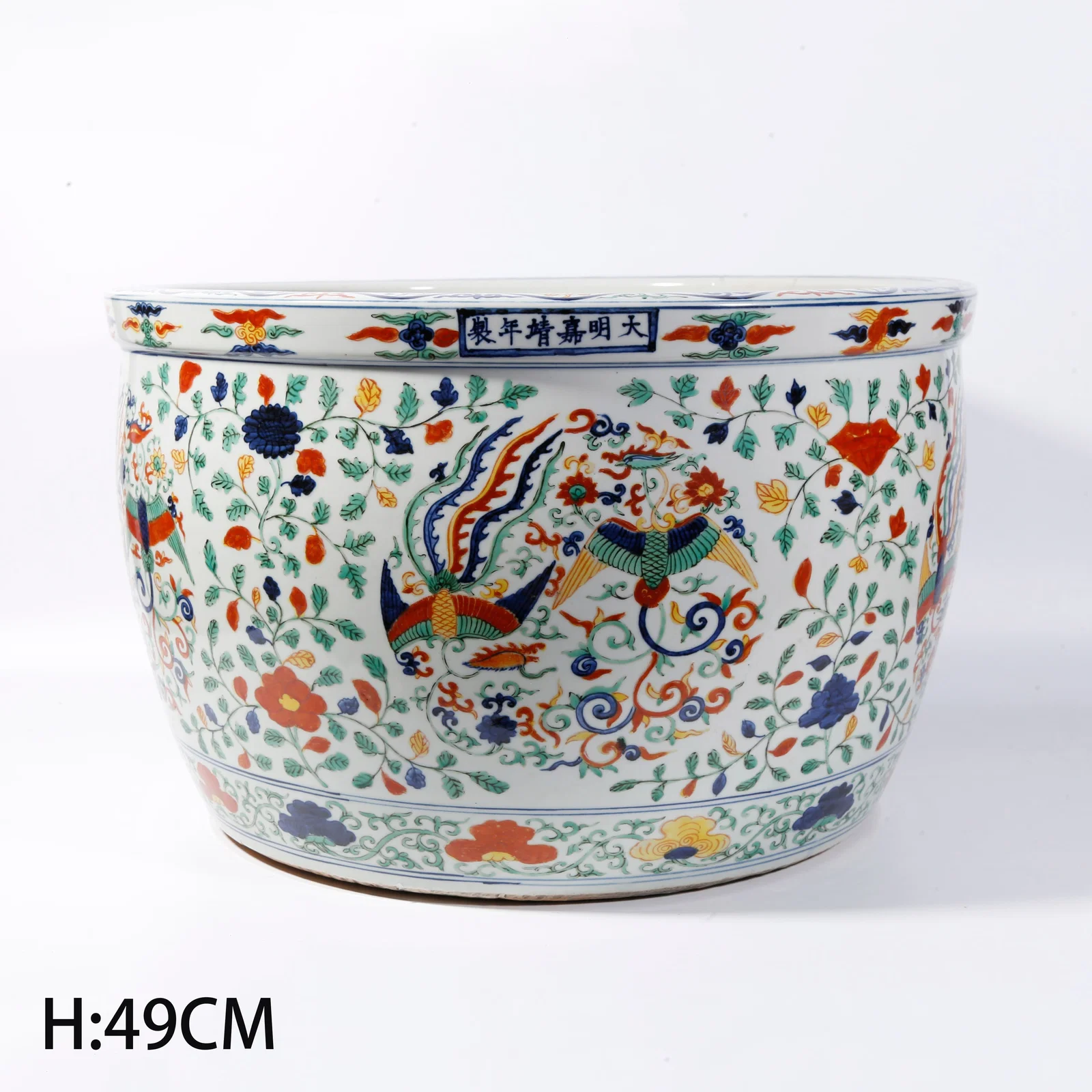 A WUCAI LARGE JAR WITH DRAGON-AND-PHOENIX THROUGH-FLOWER MOTIFS