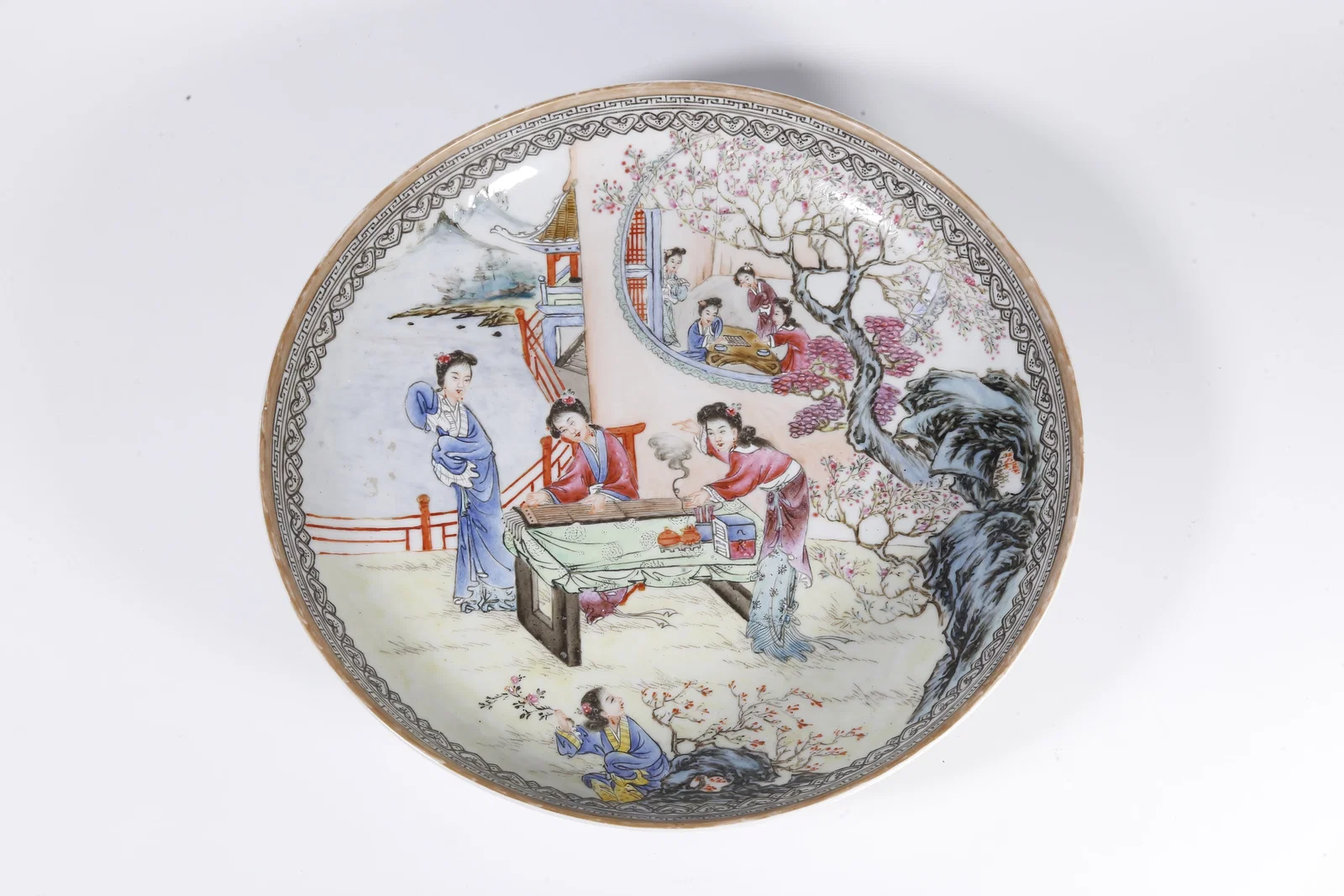 A YANGCAI PLATE WITH HUMAN FIGURE STORYTELLING MOTIFS