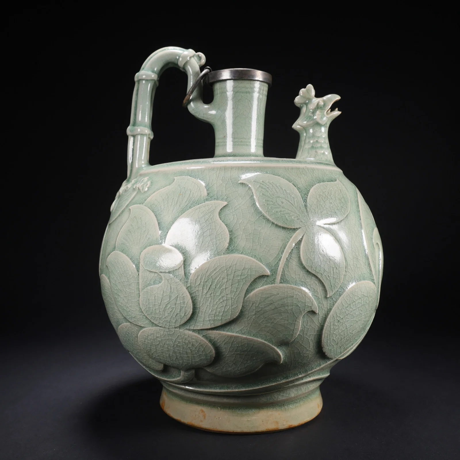 A YAOZHOU PORCELAIN PLUM-SHAPED VASE WITH CHAIN, ENGRAVED AND PAINTED WITH CHILDREN PLAYING AMONG