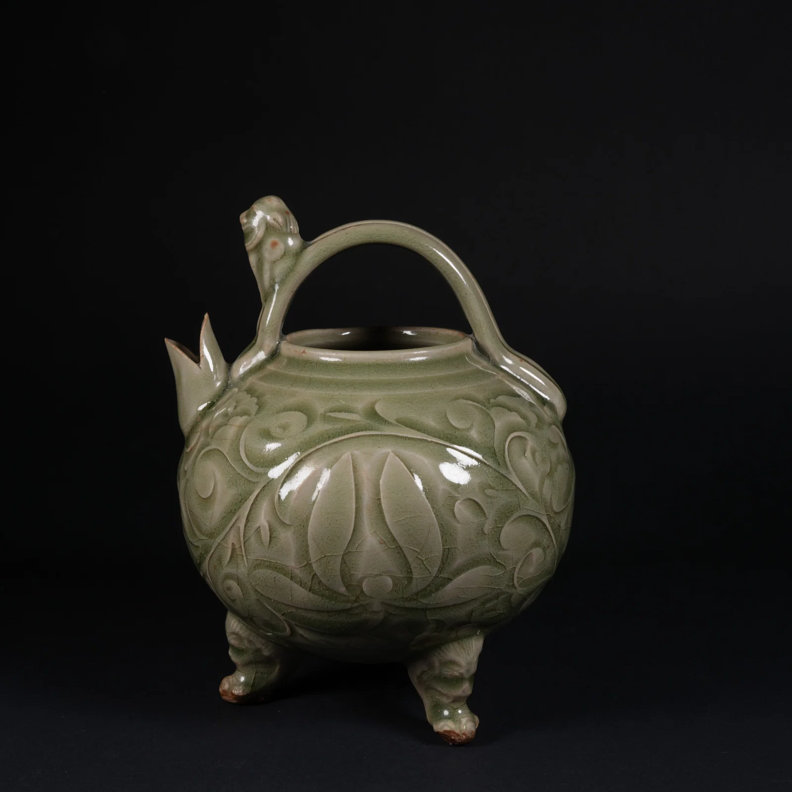 A YAOZHOU WARE HANDLED EWER WITH FLORAL MOTIF
