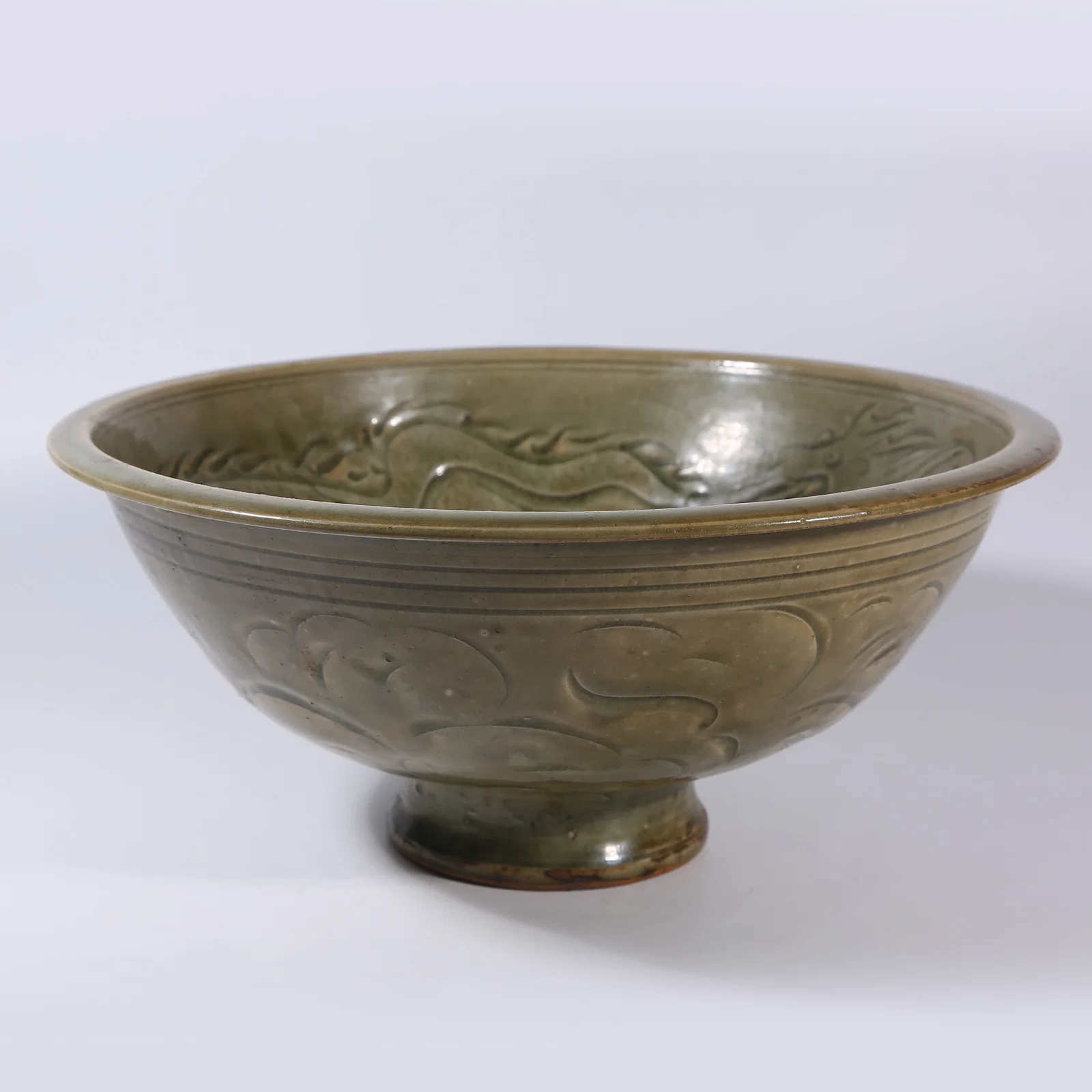 A YAOZHOU WARE LARGE BOWL WITH DRAGON MOTIF
