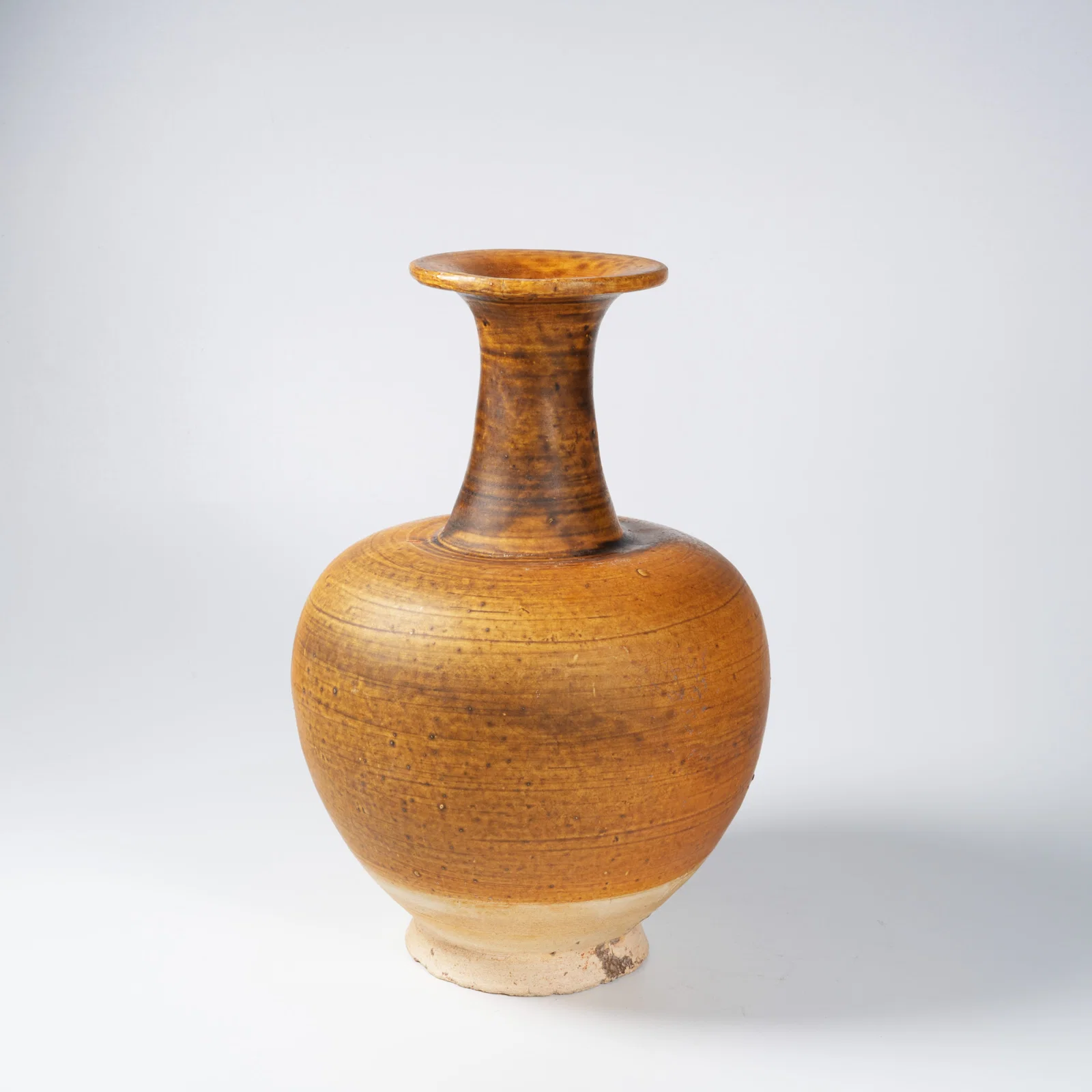 A YELLOW-GLAZED VASE (SHANGPING)
