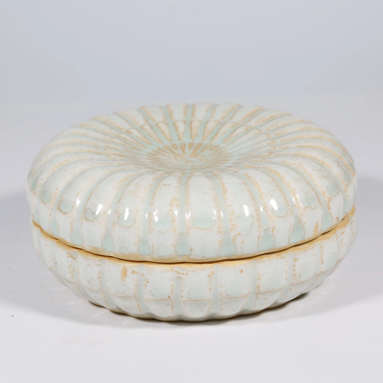 A YINGQING GLAZE CHRYSANTHEMUM-PETAL BOX