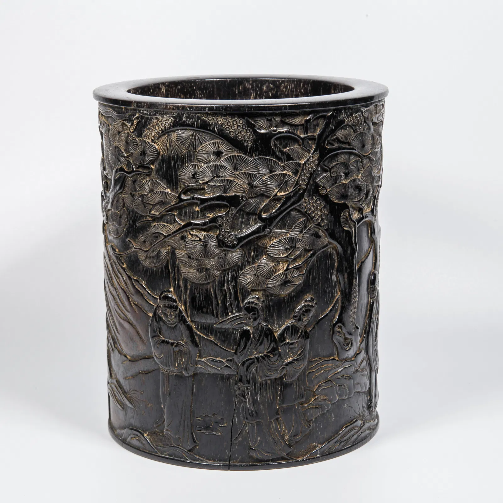 A ZITAN WOOD CARVED FIGURATIVE STORY PATTERN BRUSH HOLDER