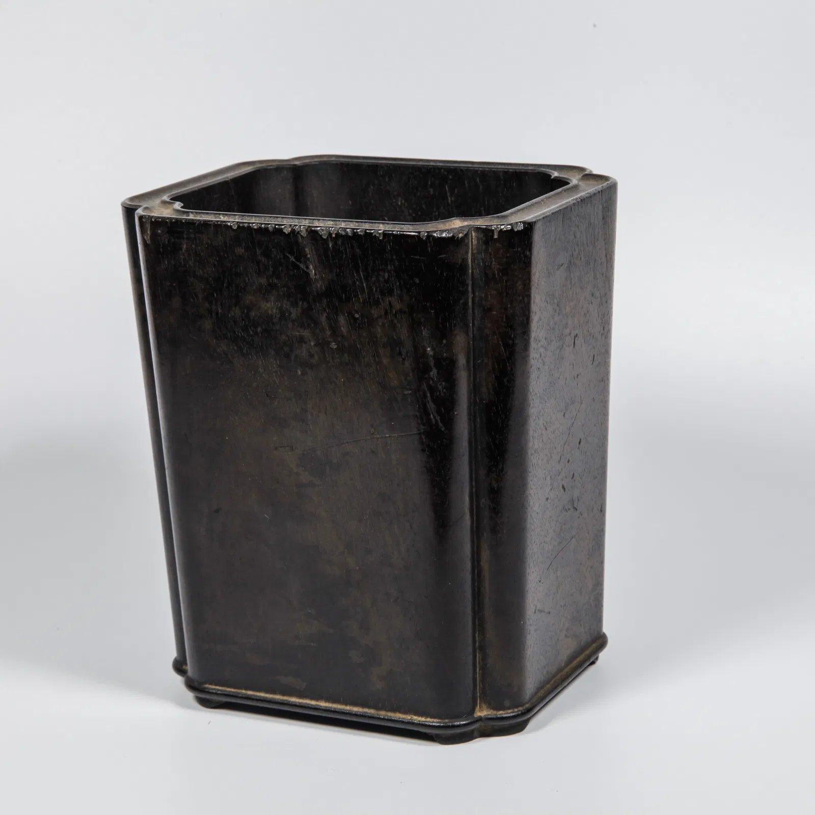 A ZITAN WOOD CARVED SQUARE BRUSH HOLDER