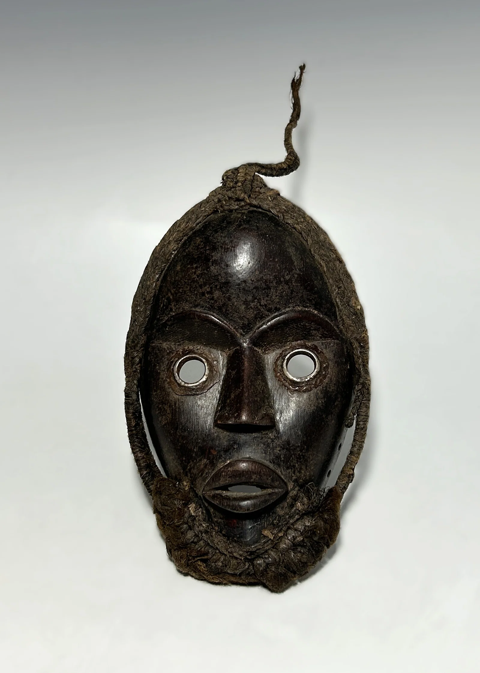 AFRICAN ANTIQUE AFRICAN DAN TRIBE WOOD MASK WITH FIBER EDGING, LIBERIA / IVORY COAST