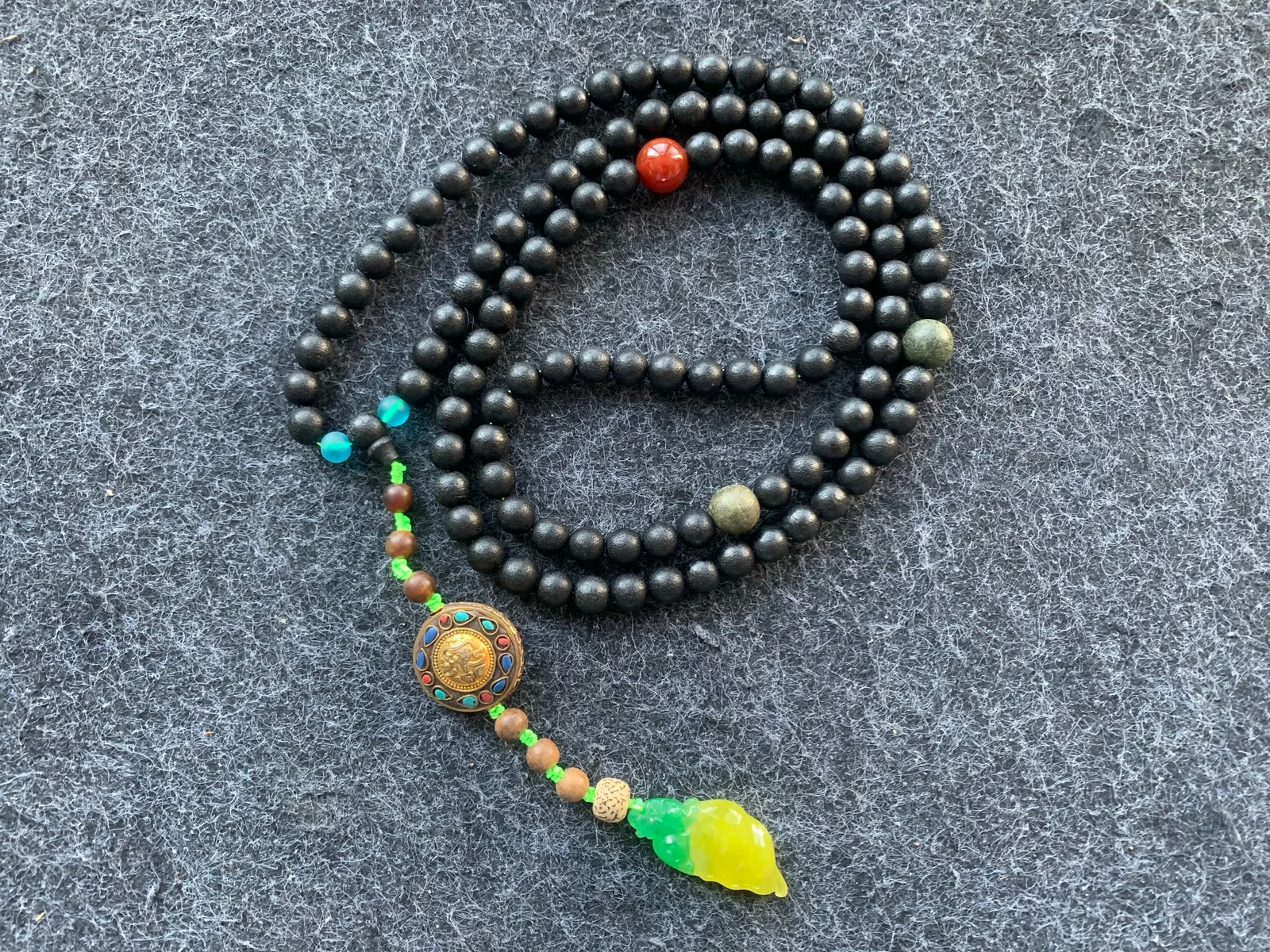 Agarwood paired with 107 jade beads