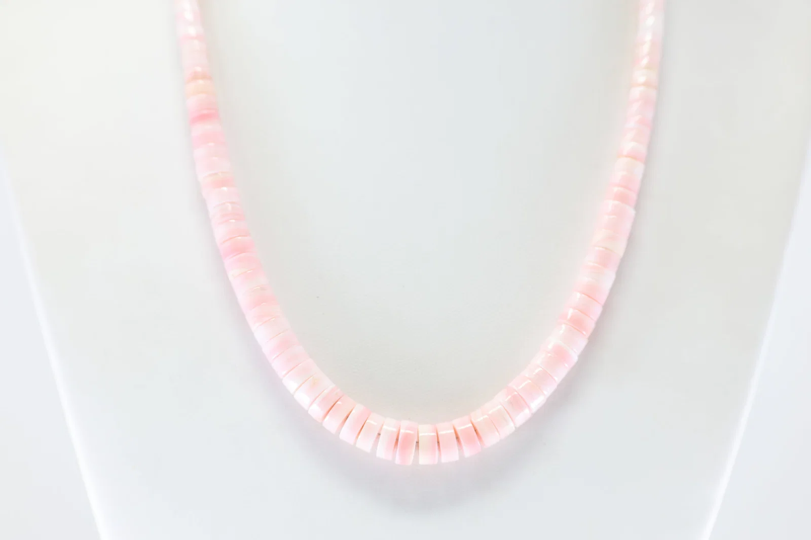 America Sterling Silver Pink Conch Shell Necklace.