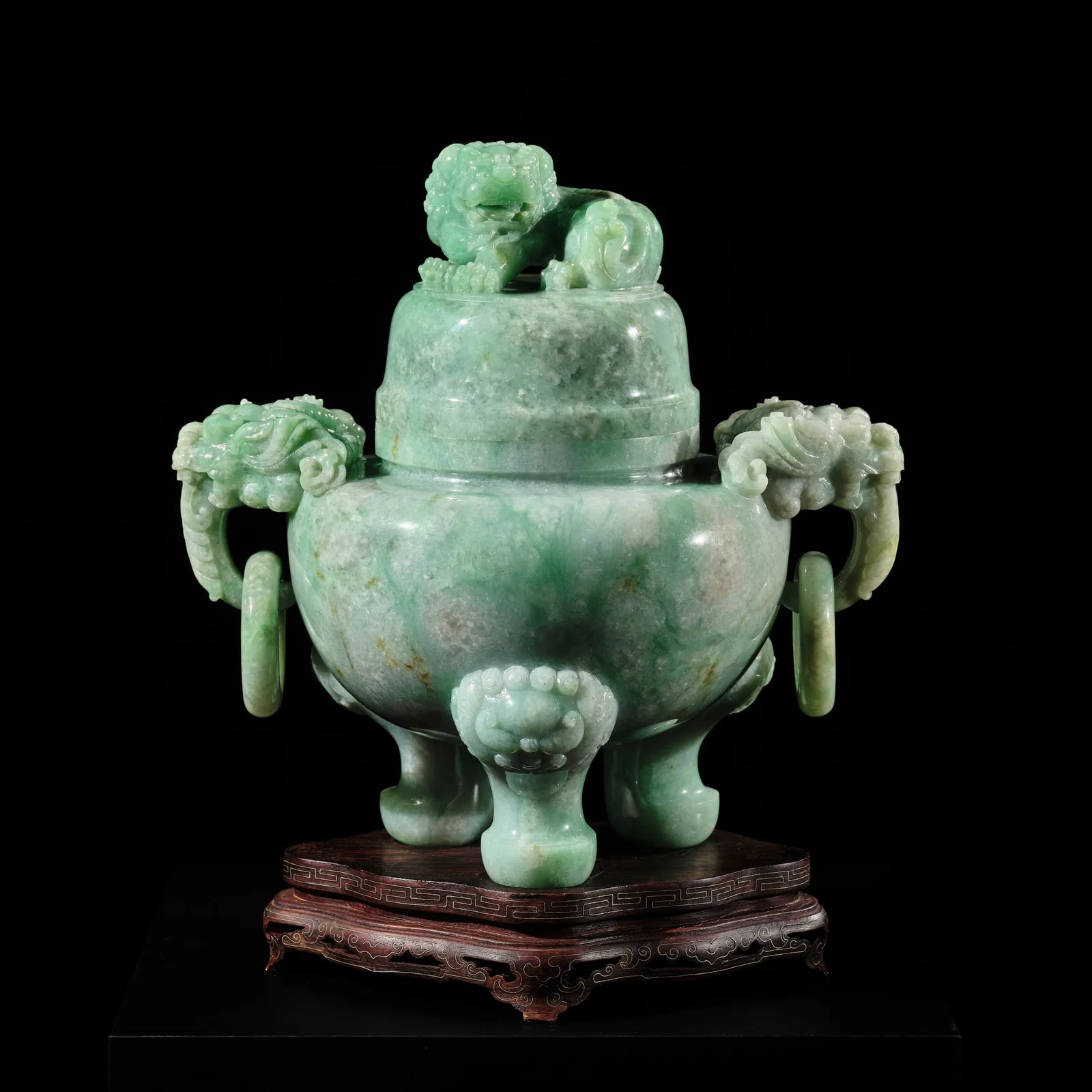 AN APPLE-GREEN JADEITE TRIPOD CENSER AND COVER, LATE QING DYNASTY