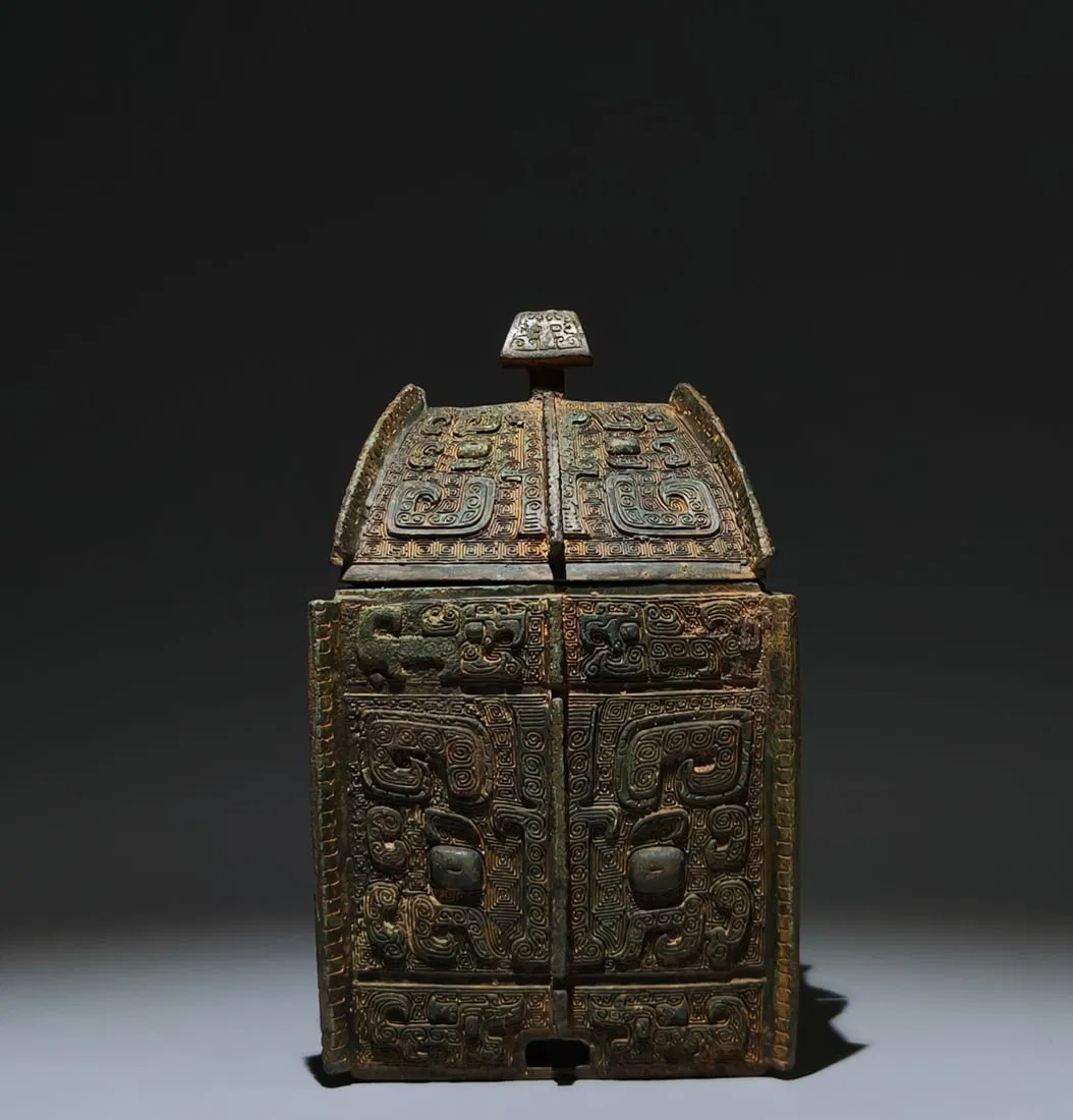 An Archaic Bronze Beast-Face Pattern Food Vessel