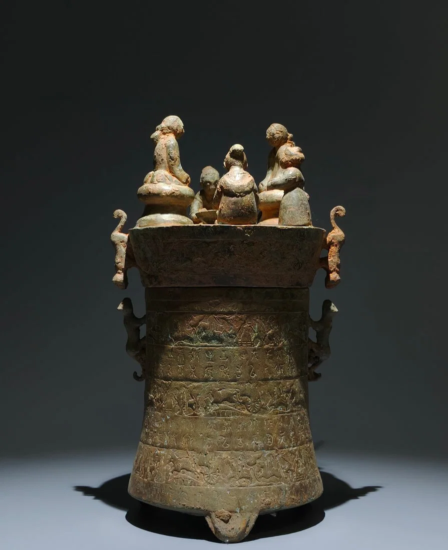 An Archaic Bronze Hunting Pattern Tripod Ornament,With Inscription,With Figure Cover