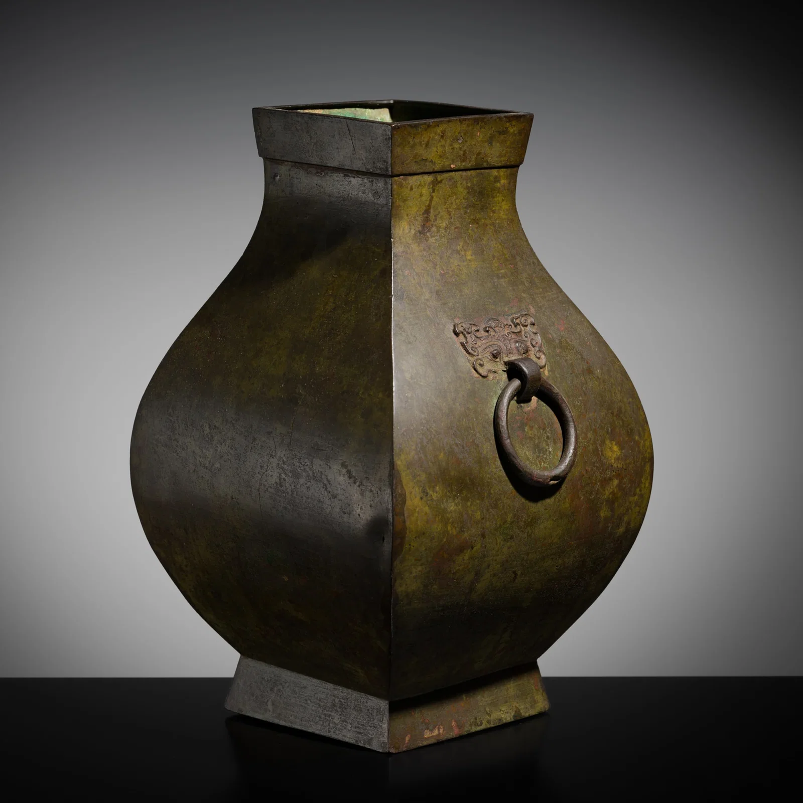 AN ARCHAIC BRONZE STORAGE VESSEL, FANGHU, HAN DYNASTY