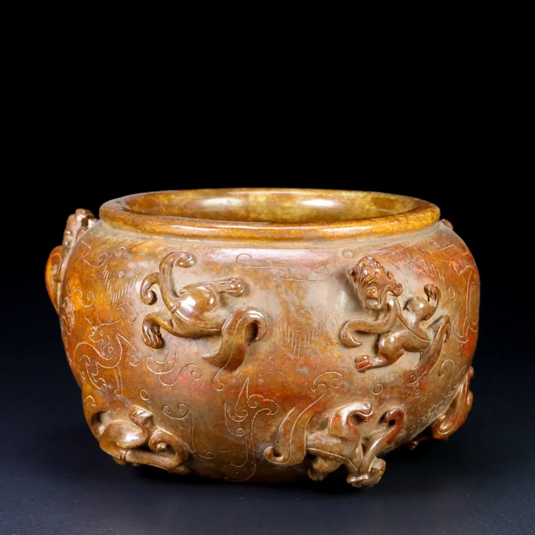 An Archaic Gaogu yu Chi-Dragon Pattern Jar