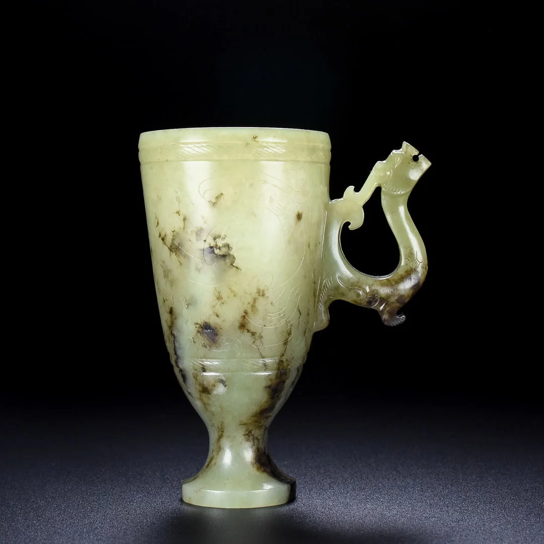 An Archaic Gaogu yu Dragon Pattern Cup