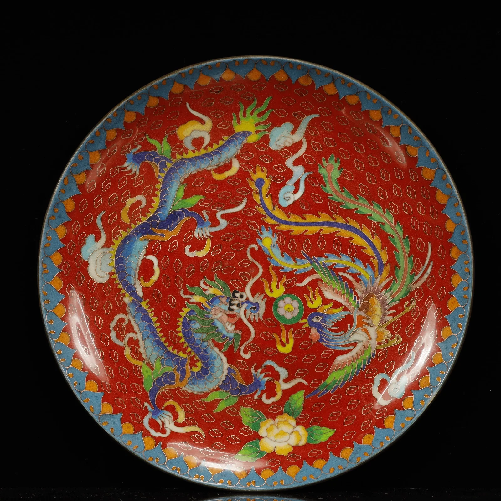 An Ecmxquisite Cloisonne Dragon and Phoenix Pattern Plate