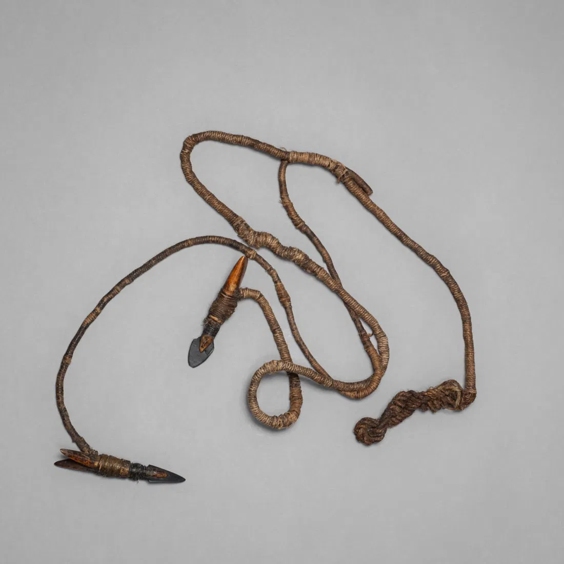 An Eskimo line with two harpoon points