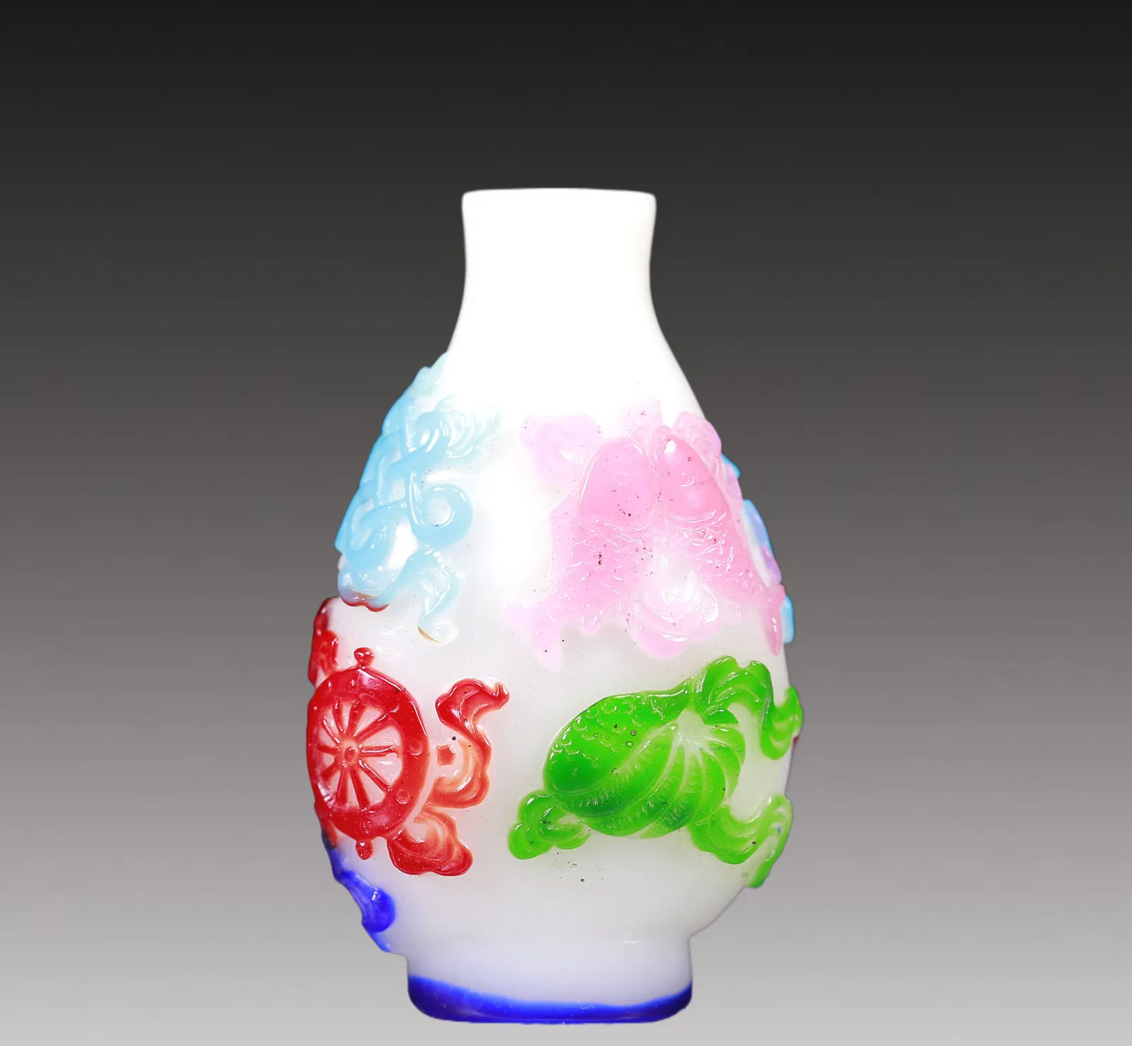 An Excellent Multi-Color Overlay White Glass 'Weapons Of The Eight Immortals' Snuff Bottle