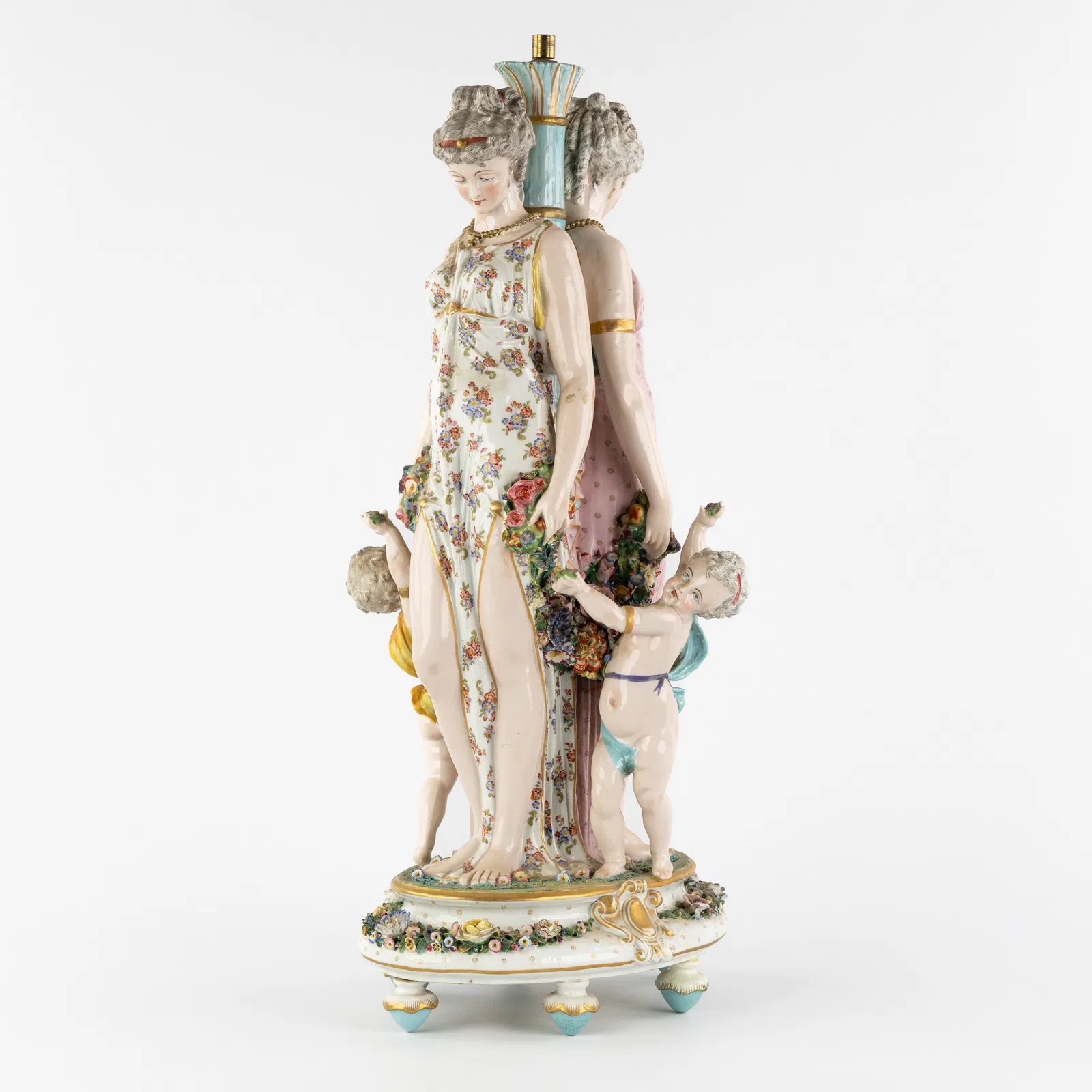 An Exceptional stand for a bowl, Two Graces and Putti, polychrome porcelain.