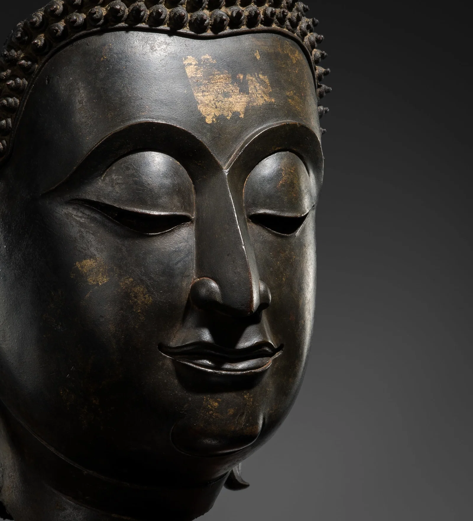 AN EXCEPTIONALLY FINE FRAGMENTARY HEAD OF BUDDHA, CHIANG SAEN STYLE, AYUTTHAYA KINGDOM, 14TH-16TH