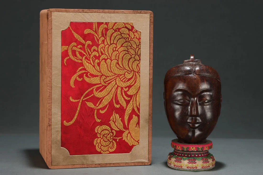 An Exquisite Archaic Jade Figure Ornament