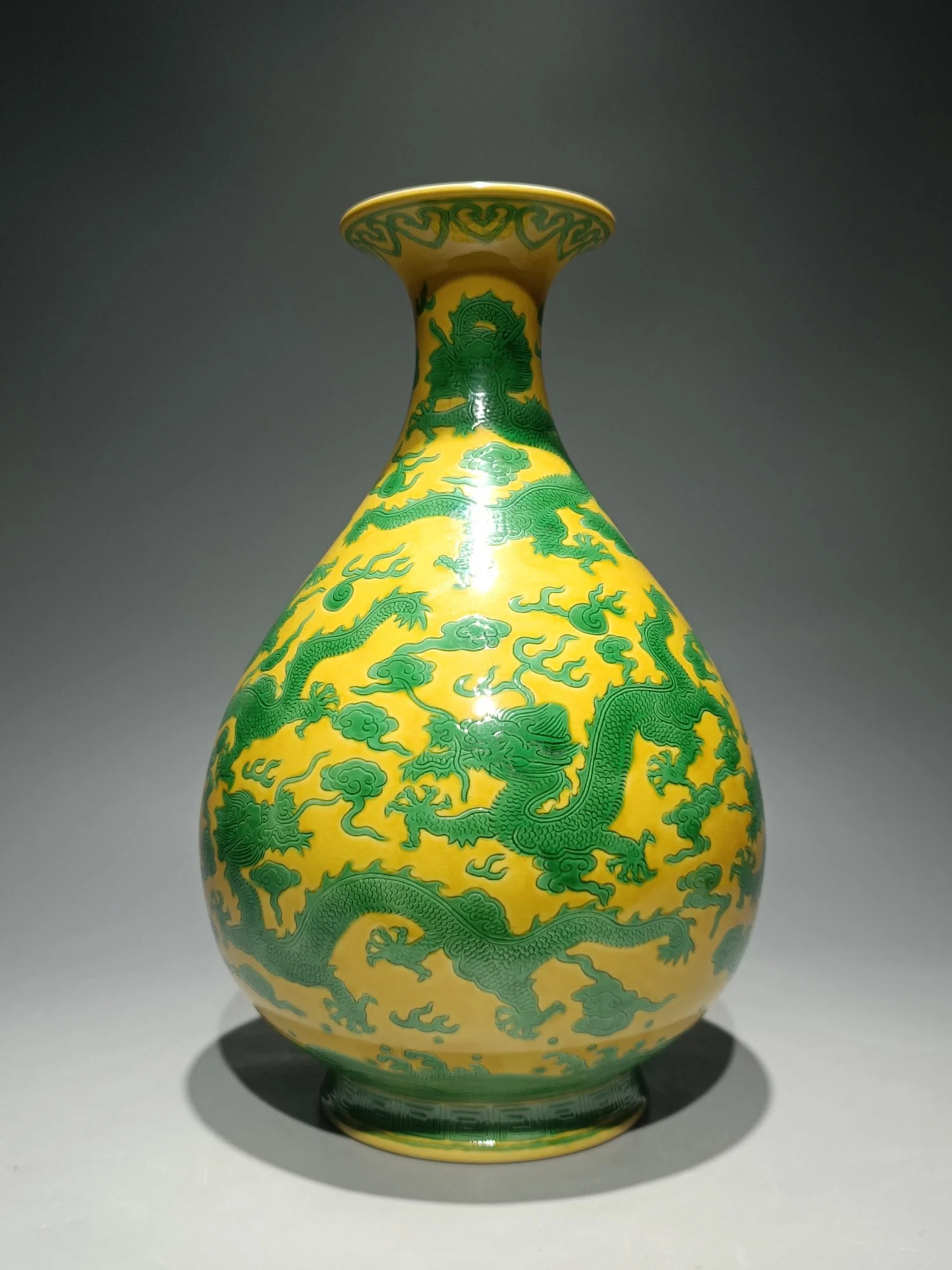An Exquisite Biscuit Auspicious Cloud and Dragon Pattern Vase