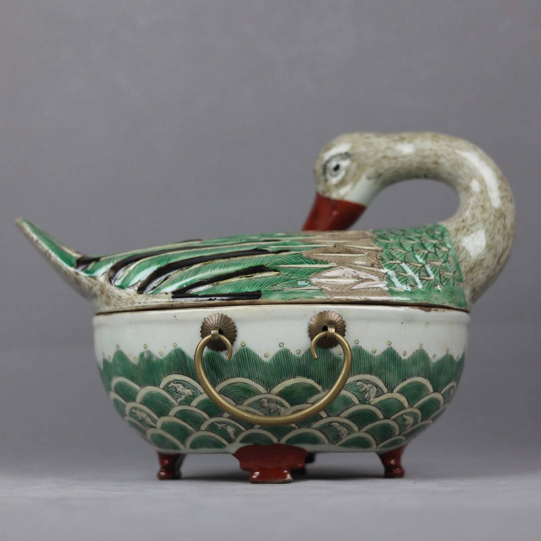 An Exquisite Biscuit Inlaid Bronze Duck-Shaped Box