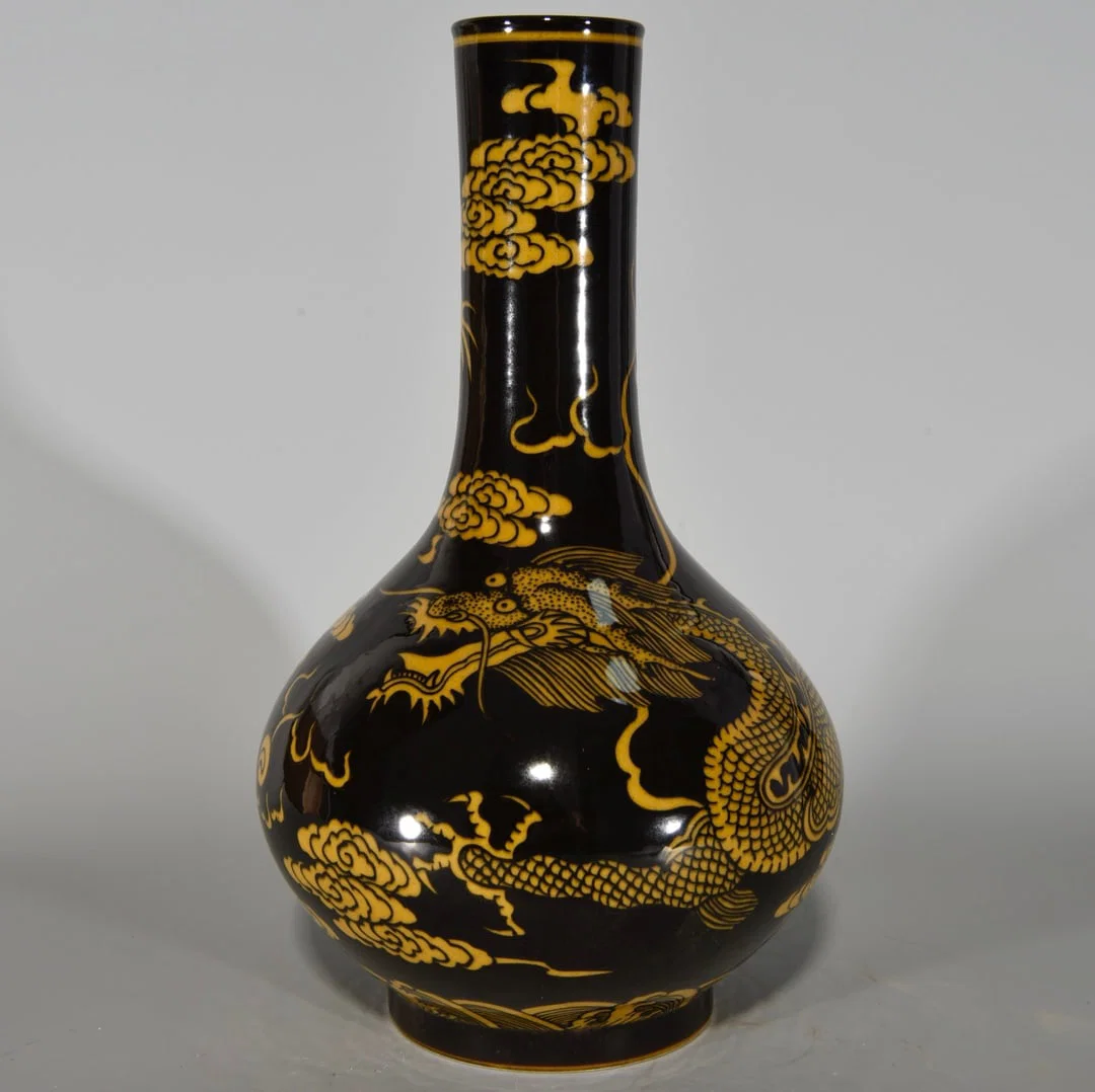 An Exquisite Black Ground Yellow Color Auspicious Cloud and Dragon Pattern Vase