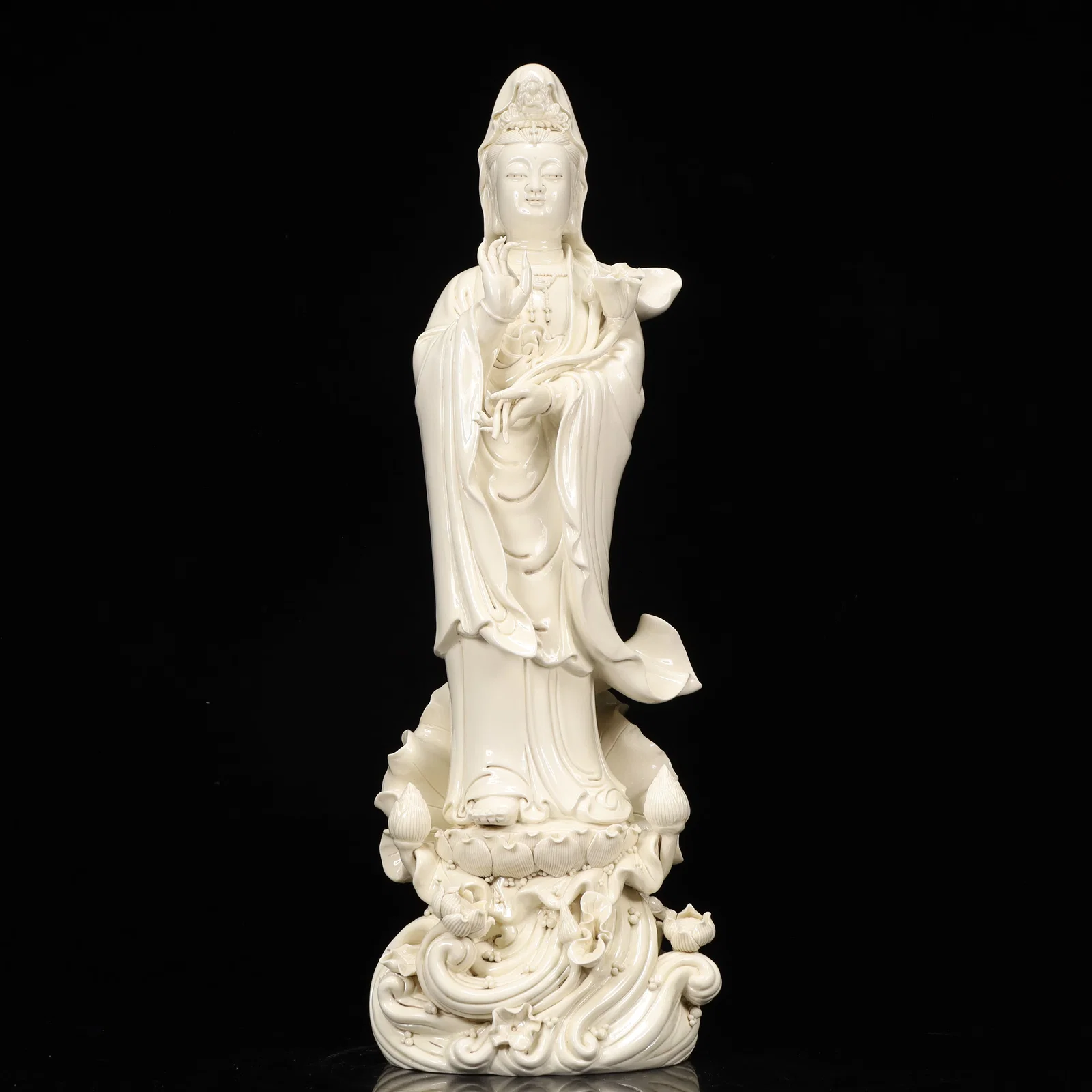 An Exquisite Blance-De-Chine Statue of Avalokitesvara