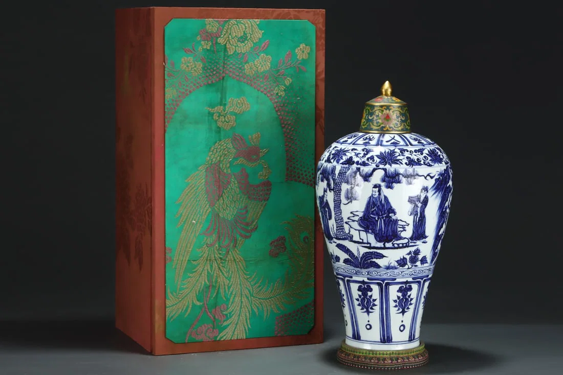 An Exquisite Blue and White Character and Story Pattern Bottle