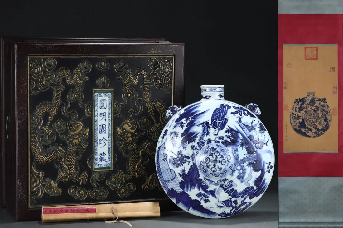 An Exquisite Blue and White Character and Story Pattern Double-Ears Vase