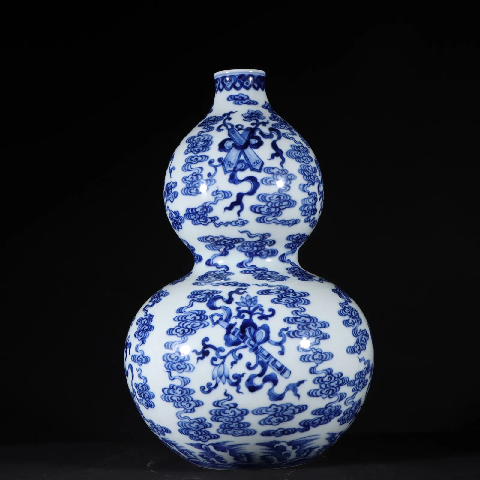 An Exquisite Blue and White Eight Treasures Pattern Seawater Pattern Gourd-Shaped Vase