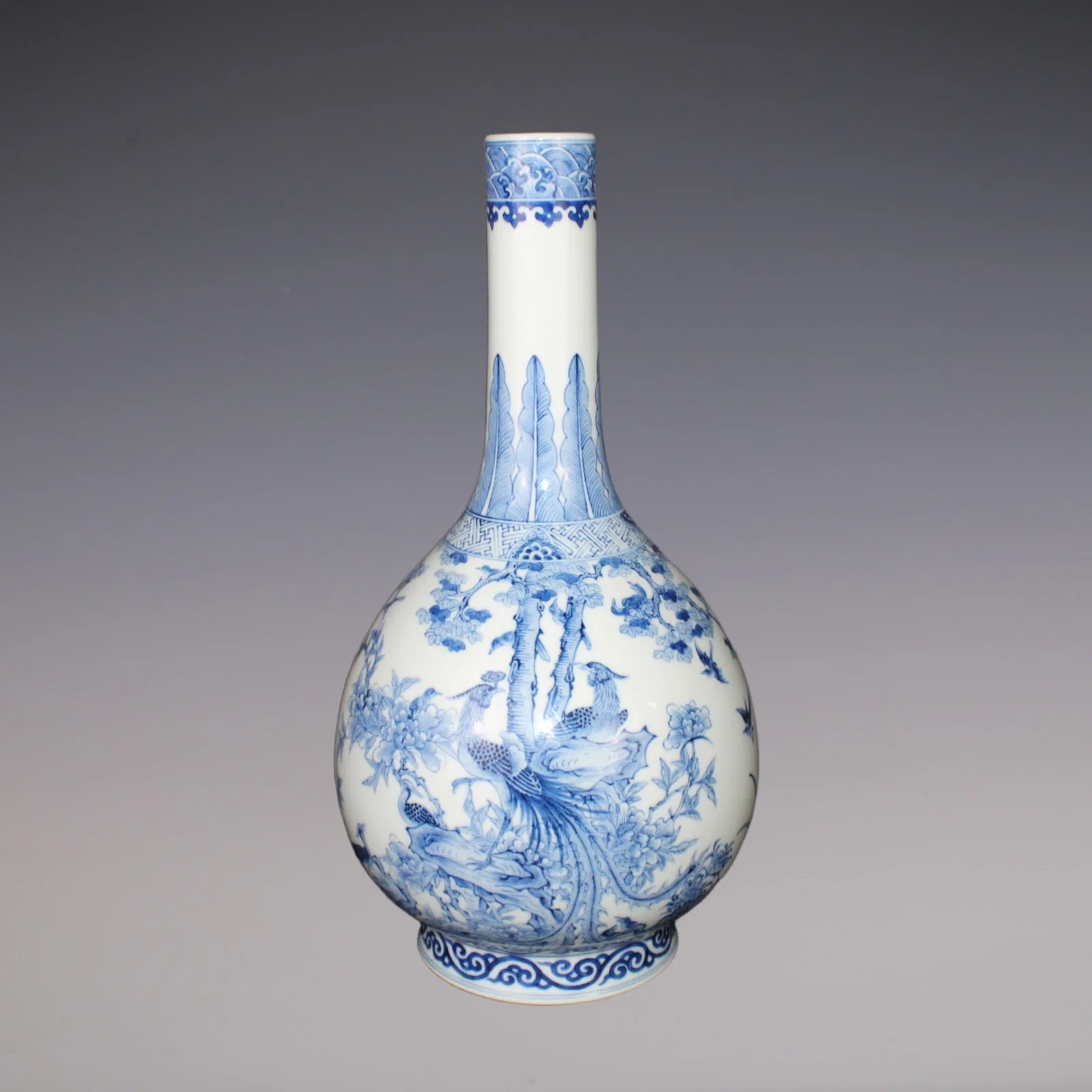 An Exquisite Blue and White Flower and Bird Pattern Seawater Pattern Vase