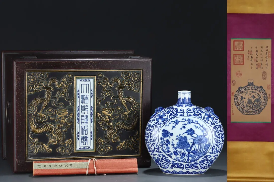 An Exquisite Blue and White Flower Pattern Beast-Ears Vase,with Chinese Vertical Scroll Ink Painting