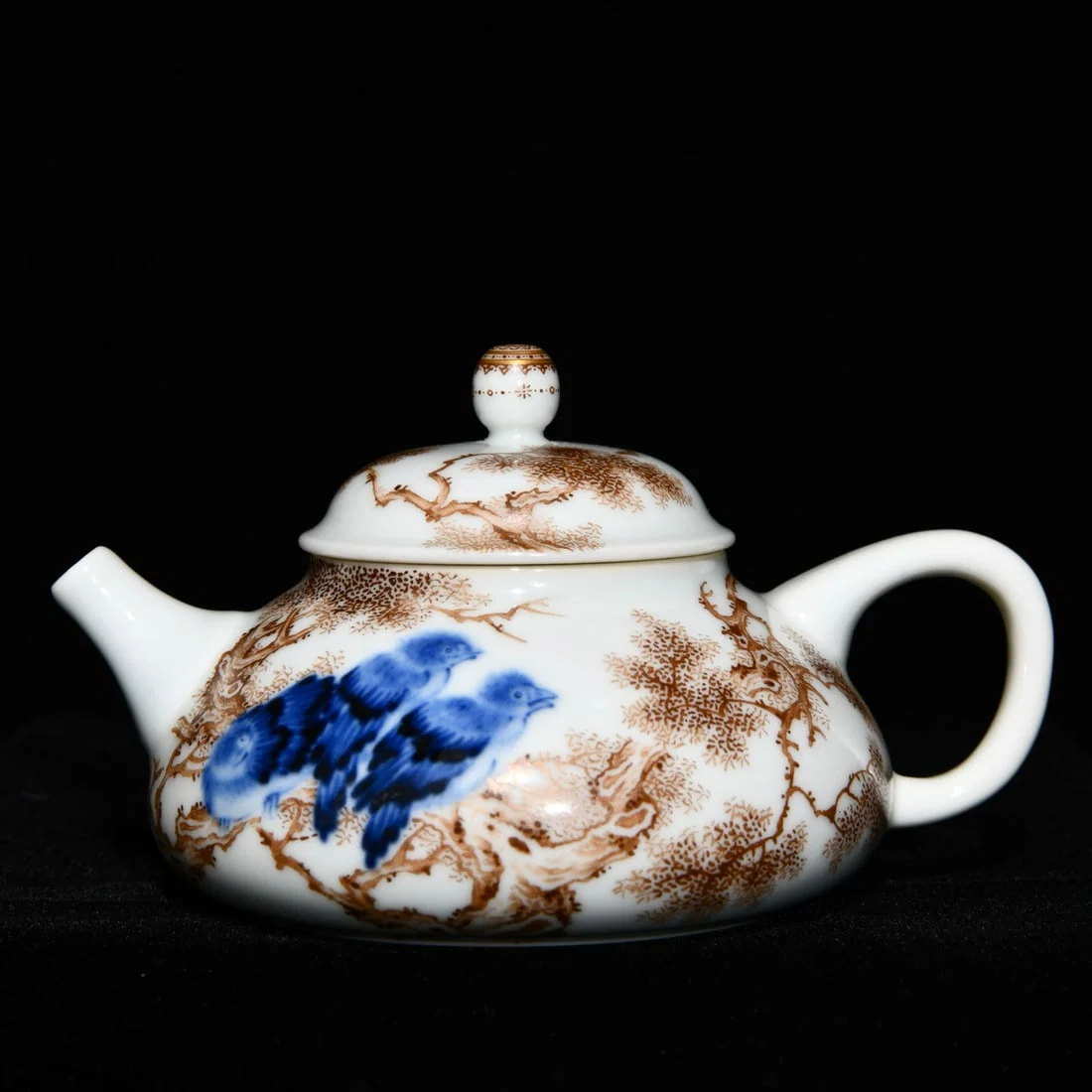 An Exquisite Blue and White Ink Color Flower and Bird Pattern Teapot