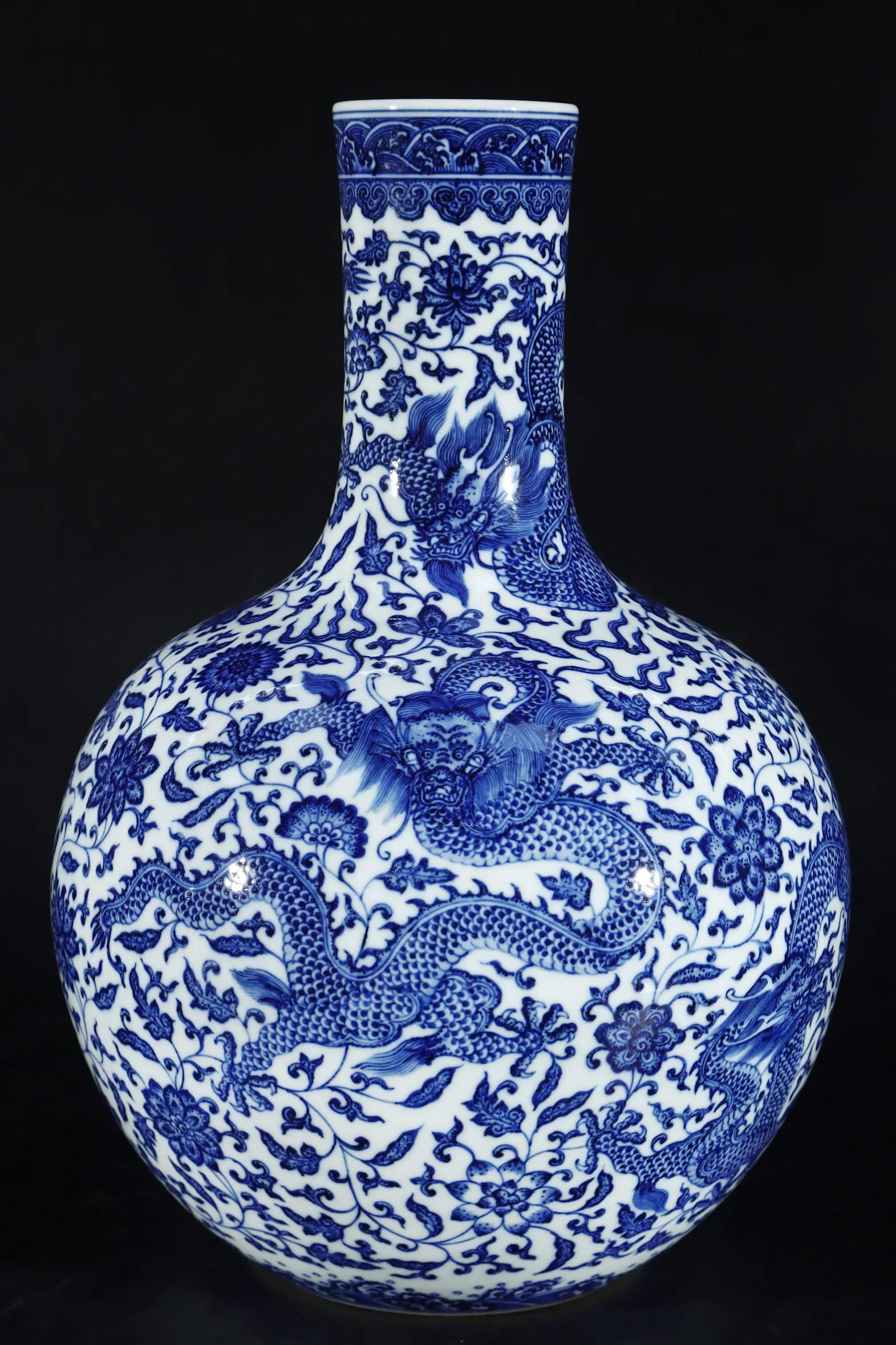 An Exquisite Blue and White Lotus and Dragon Pattern Vase