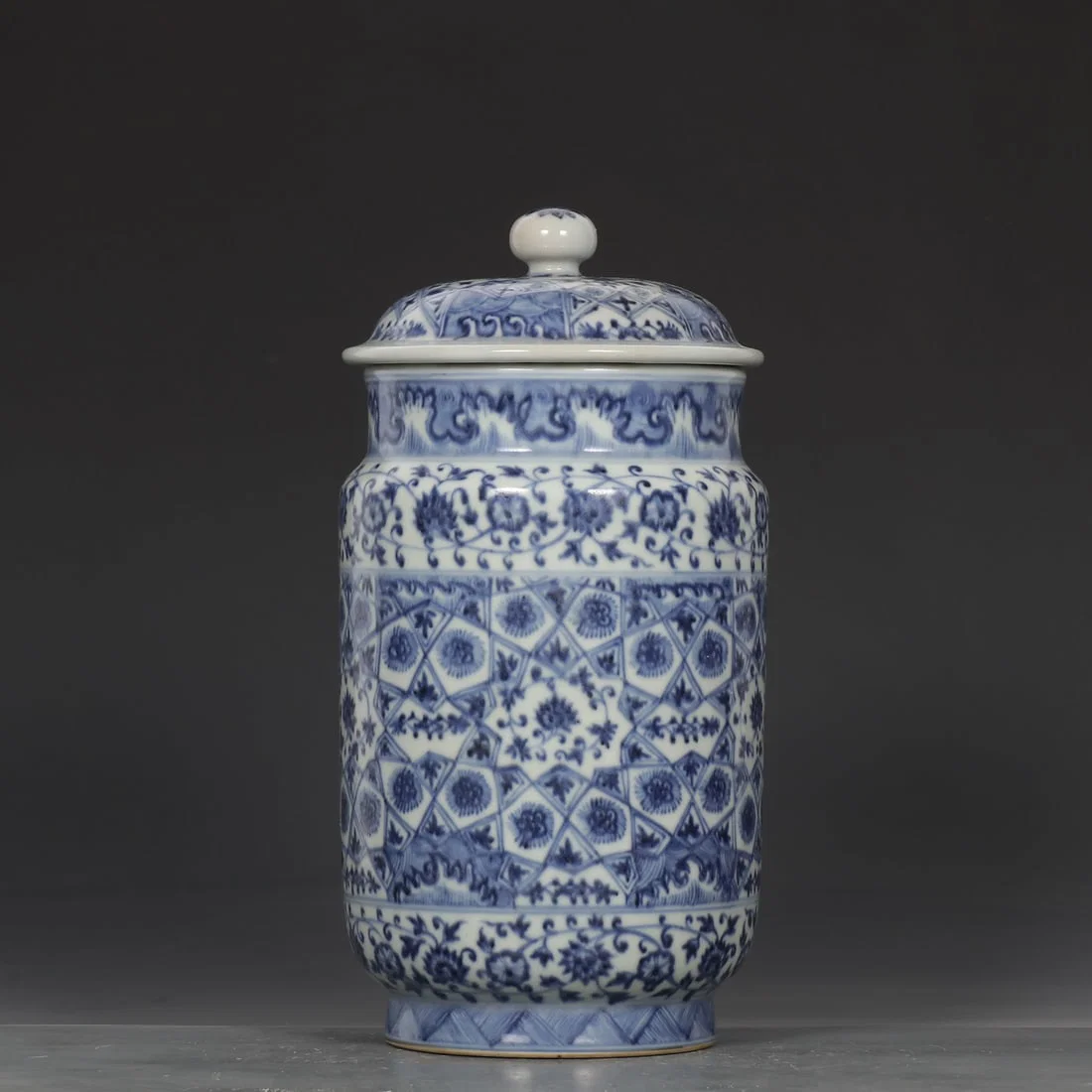 An Exquisite Blue and White Lotus Pattern Jar with Cover
