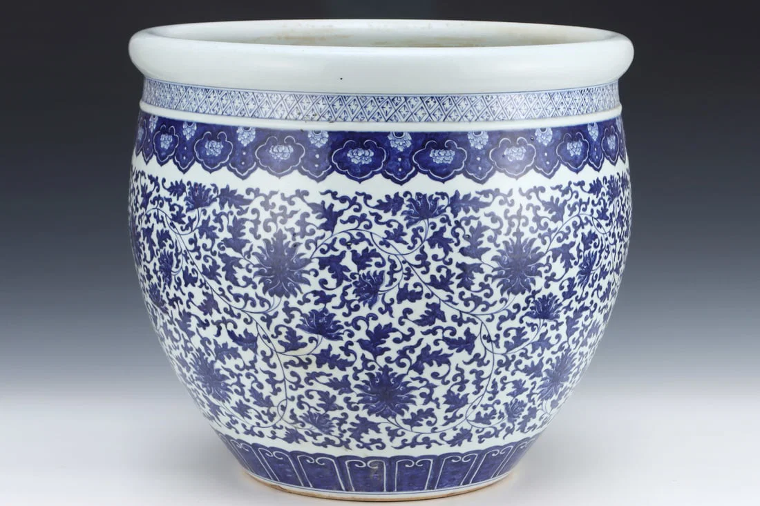 An Exquisite Blue and White Lotus Pattern Vat