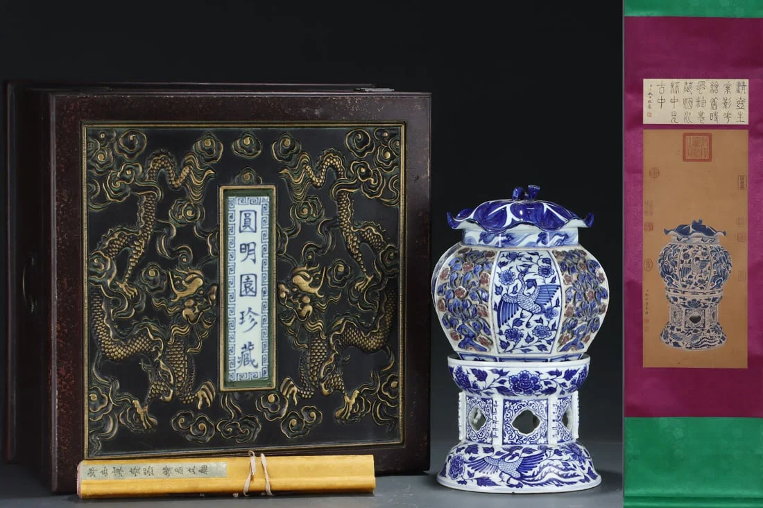 An Exquisite Blue and White Underglaze-Red Dragon and Phoenix Pattern Jar with Cover,with Base,with