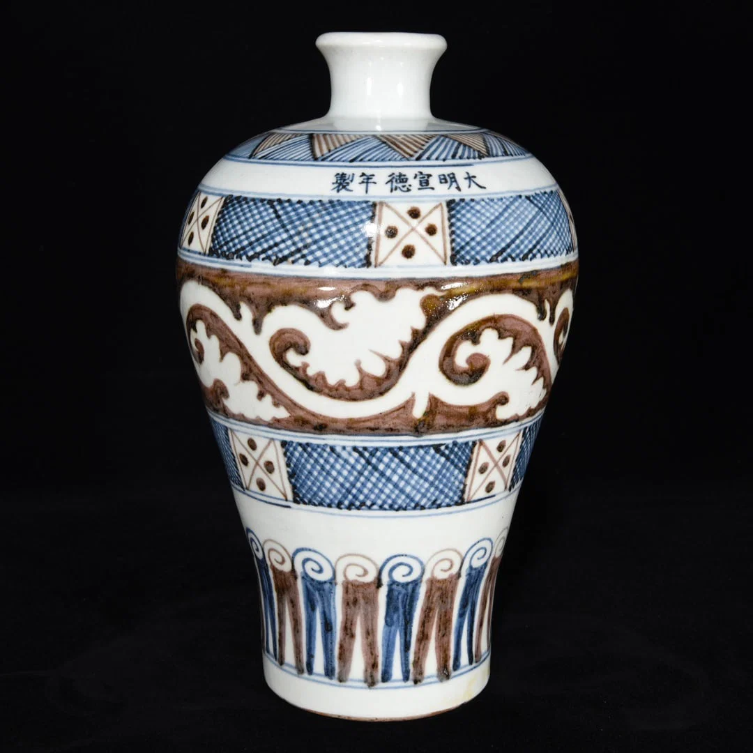 An Exquisite Blue and White Underglaze-Red Flower Pattern Vase