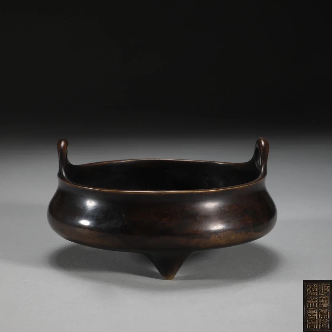 An Exquisite Bronze Double-Ears and Tripod Censer